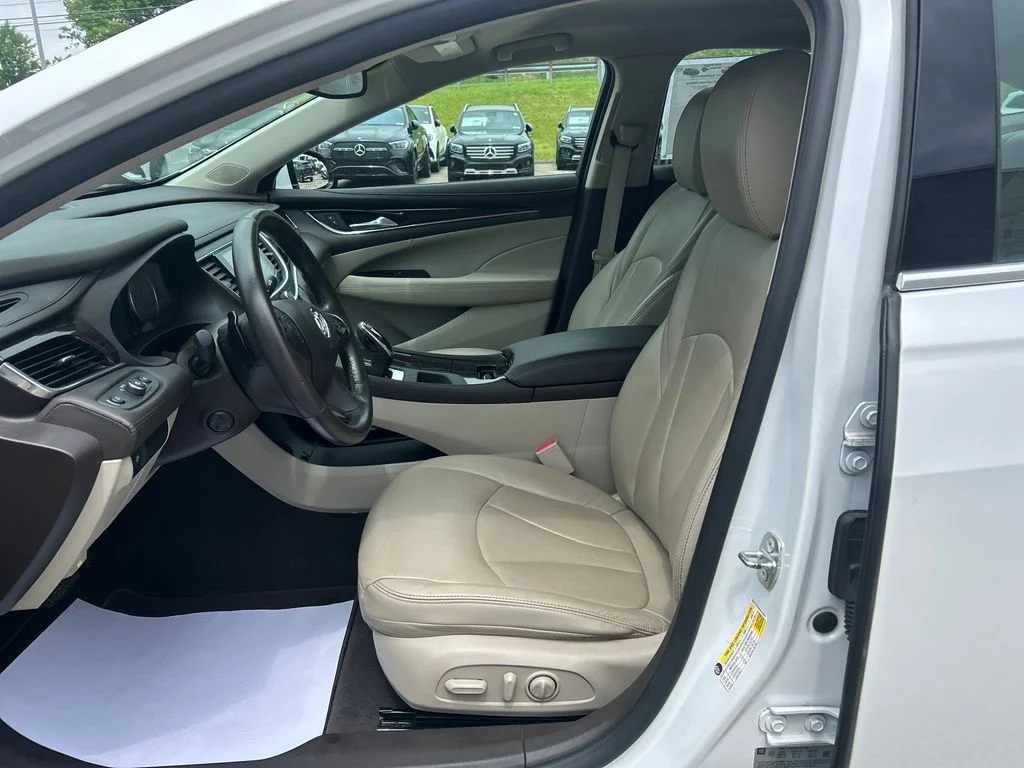 Used 2017 White Buick Essence image 10