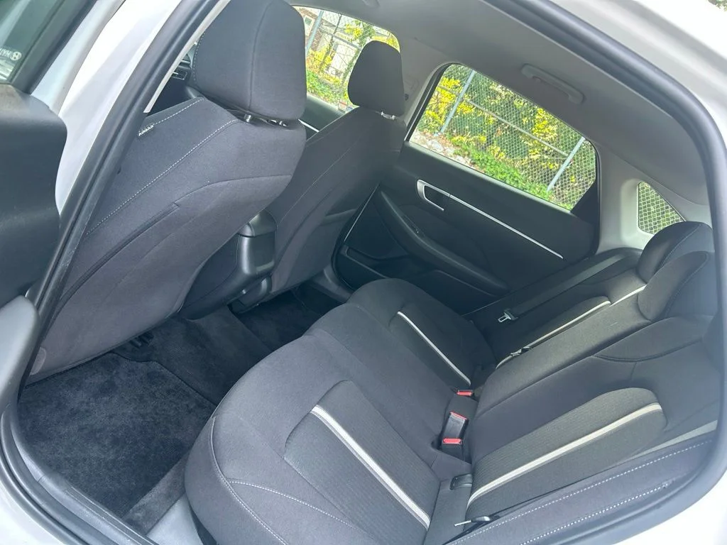 Used 2023 White Hyundai SE image 26