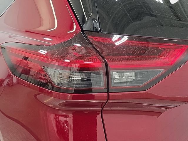 Used 2021 Red Nissan SL image 31
