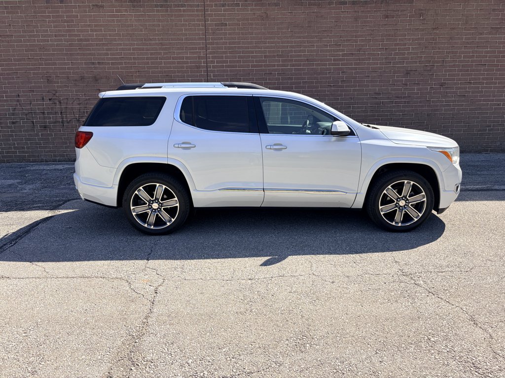 Used 2017 White Frost Tricoat GMC Denali image 6