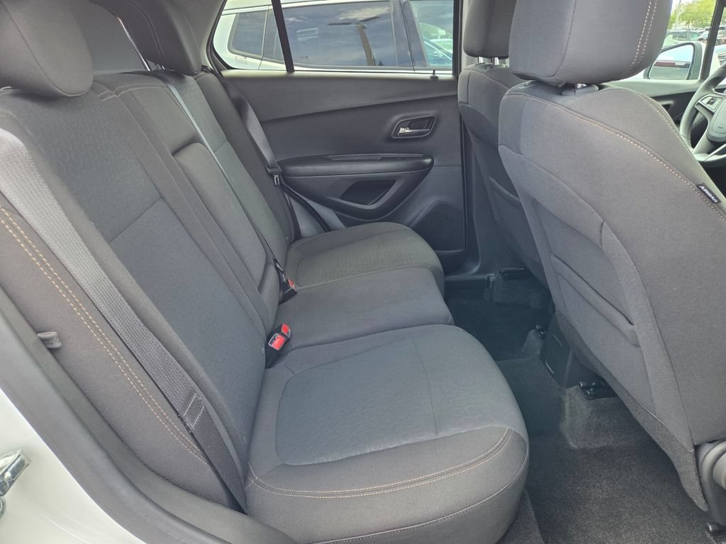 2022 Chevrolet Trax LS - Photo 13