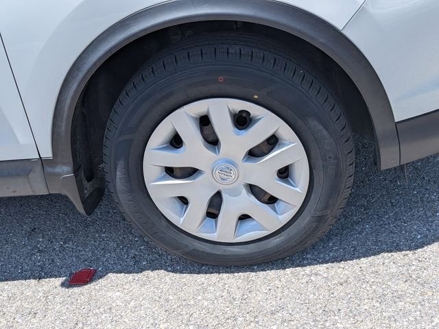 Used 2018 White Nissan S image 11