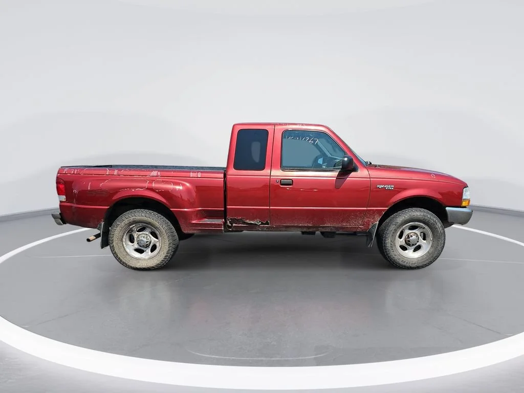 Used 2000 Red Ford XL image 2