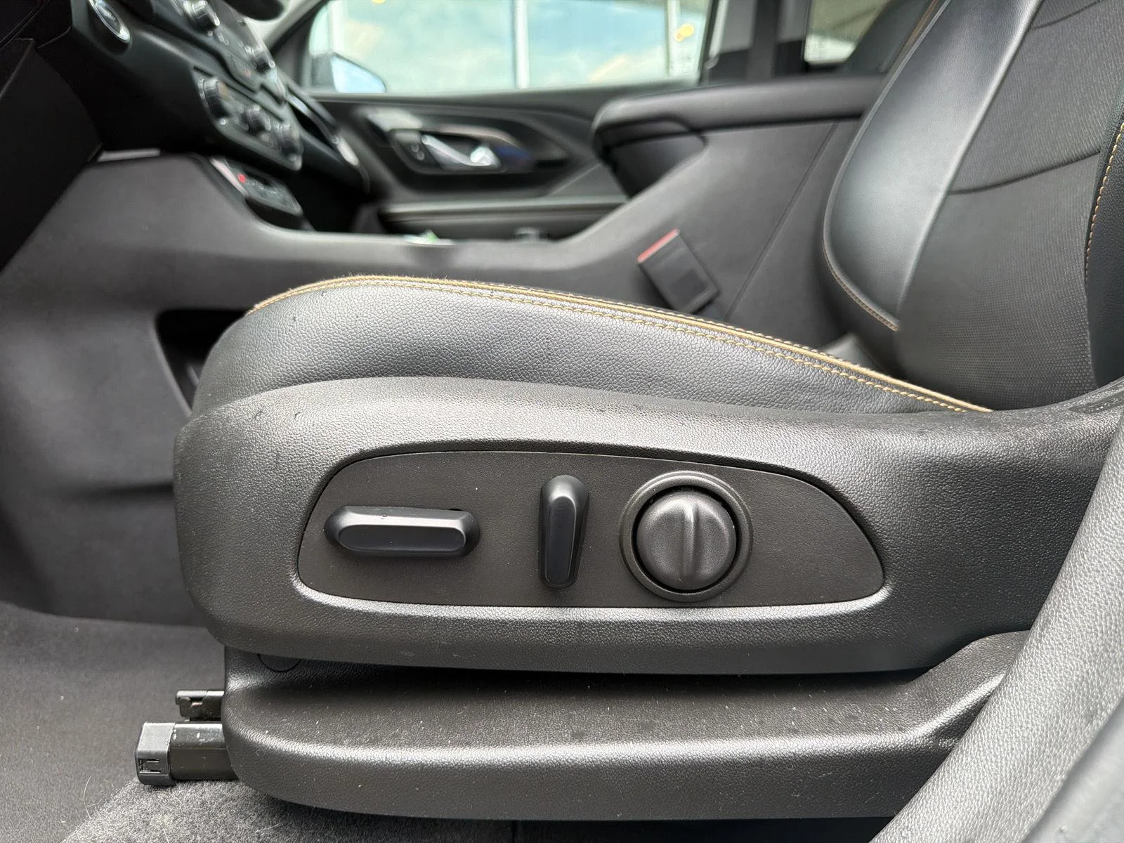 Used 2023 Summit White GMC AT4 image 15