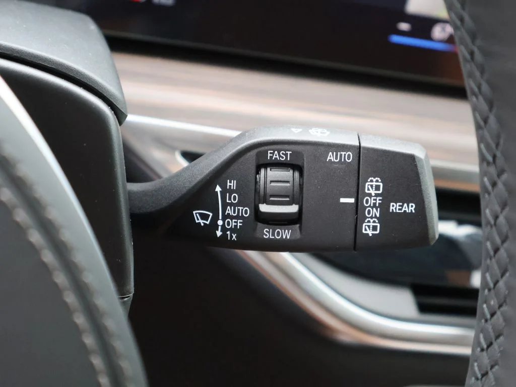 New 2026 Black Sapphire Metallic BMW xDrive40i image 35