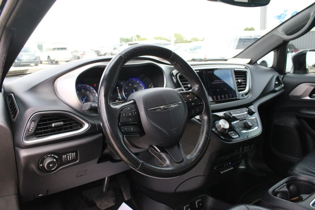 Used 2019 Black Chrysler Touring L Plus image 2