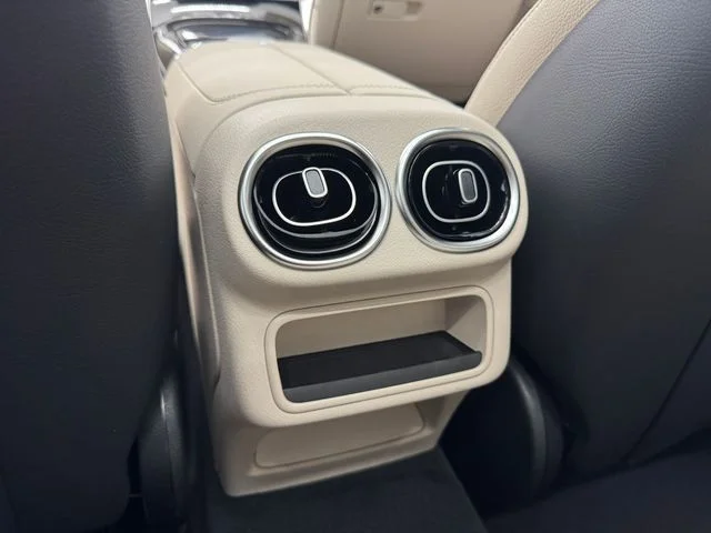 New 2026 Polar White Mercedes-Benz GLC 300 image 45