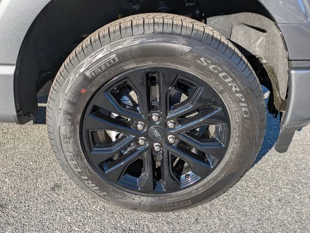 New 2026 Carbonized Gray Metallic Ford XLT image 11