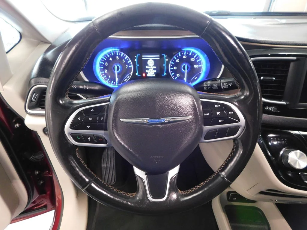 Used 2019 Velvet Red Pearlcoat Chrysler Touring L image 21