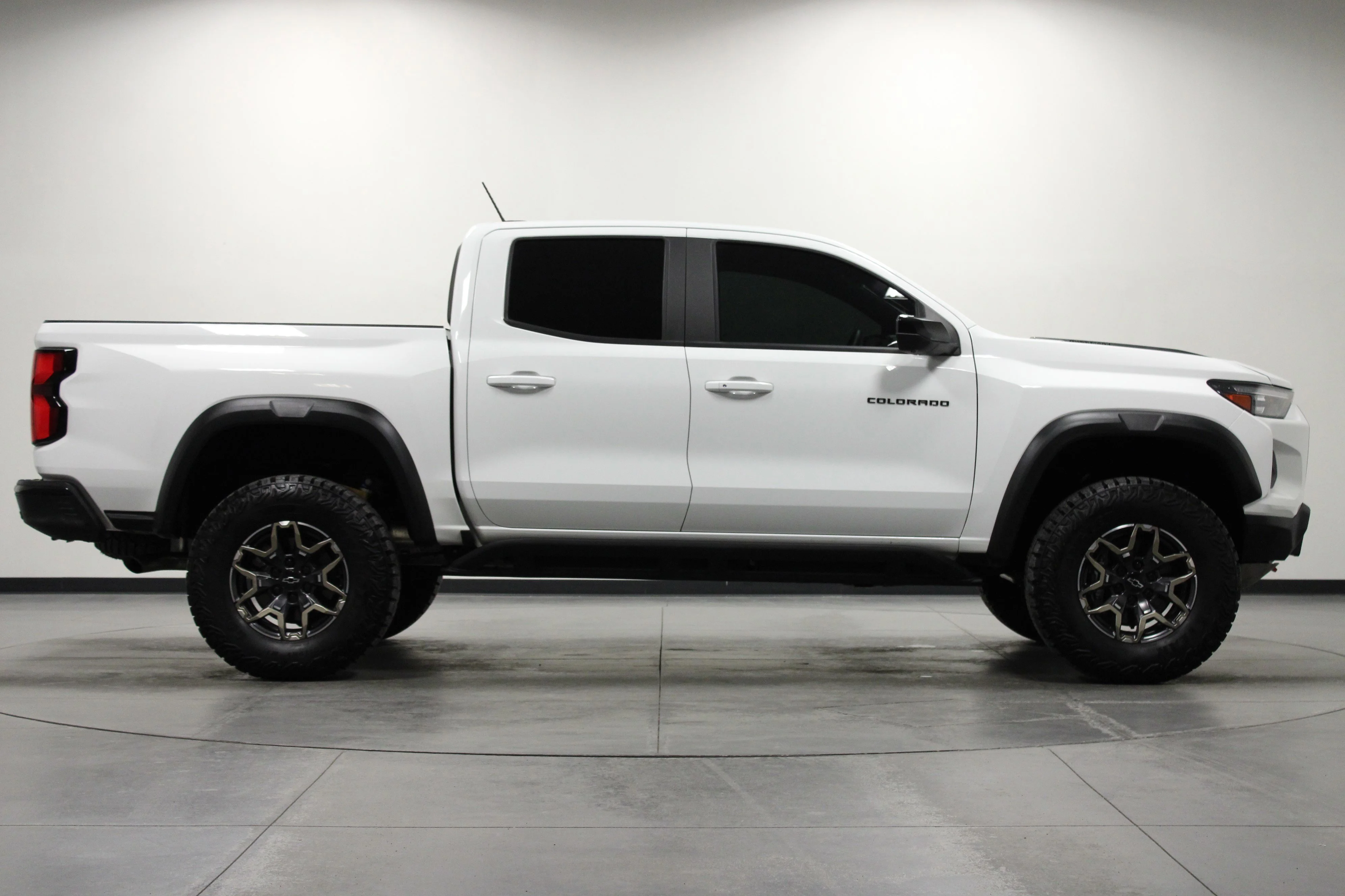 Used 2025 Summit White Chevrolet ZR2 image 3