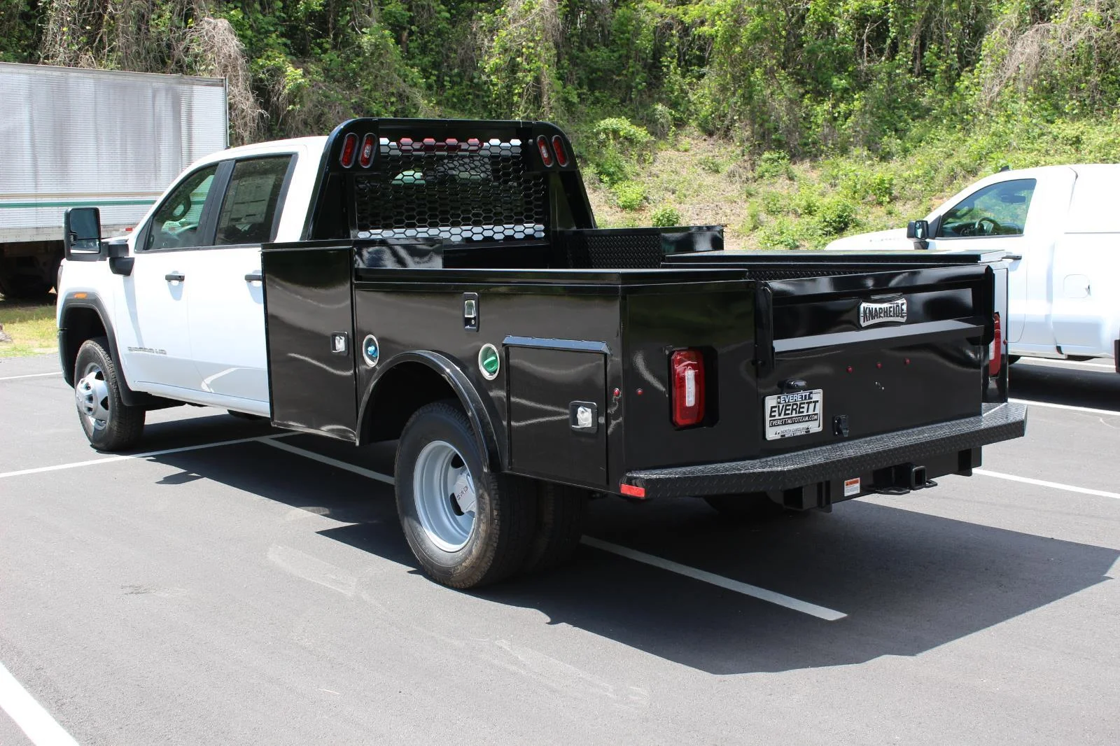 New 2026 Summit White GMC Pro image 3
