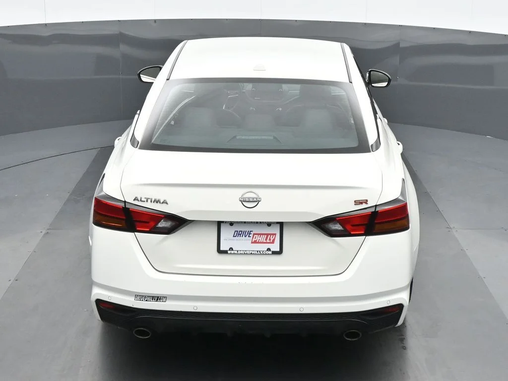 Used 2025 White Nissan 2.5 SR image 21