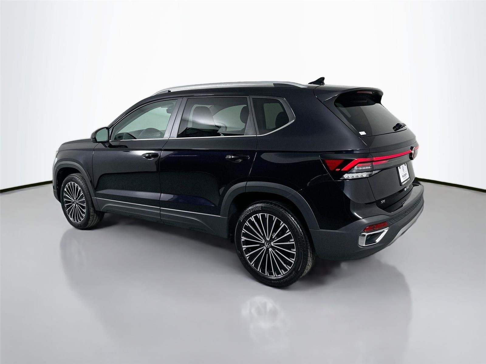 New 2026 Deep Black Pearl Volkswagen SE image 7