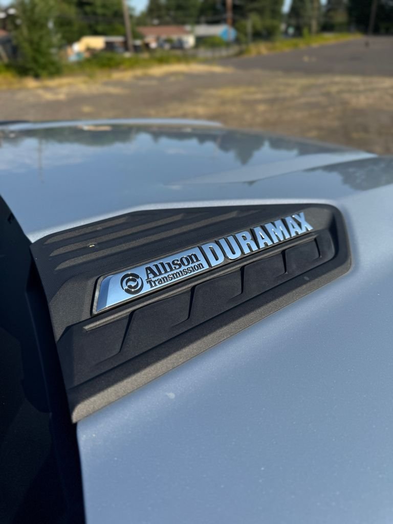 Used 2022 Silver Ice Metallic Chevrolet High Country image 60