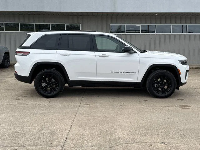 New 2026 Bright White Clear-Coat Exterior Paint Jeep Altitude image 2