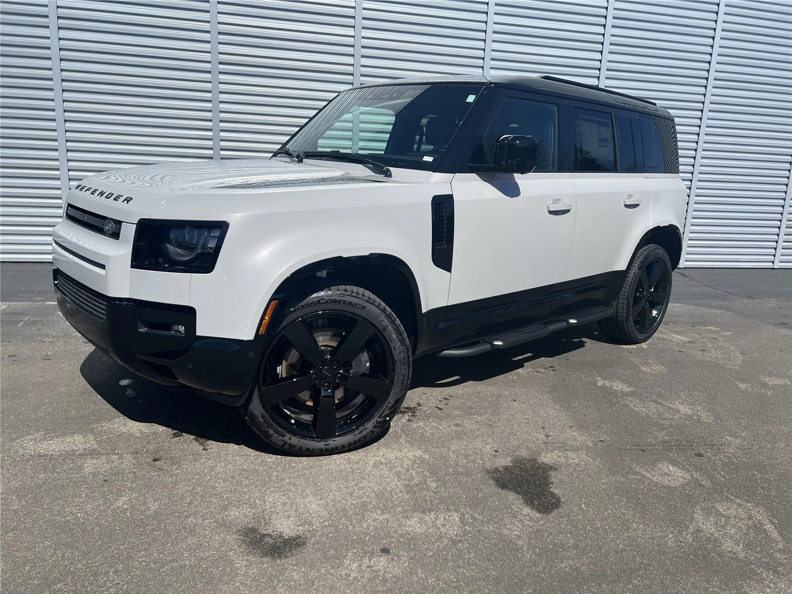 2026 Land Rover Defender 110 X-Dynamic SE P400's photo