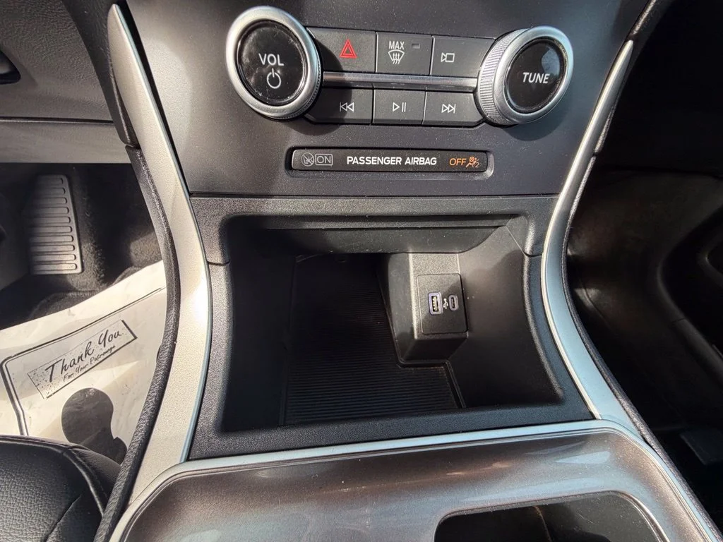 Used 2024 Gray Ford SEL image 24