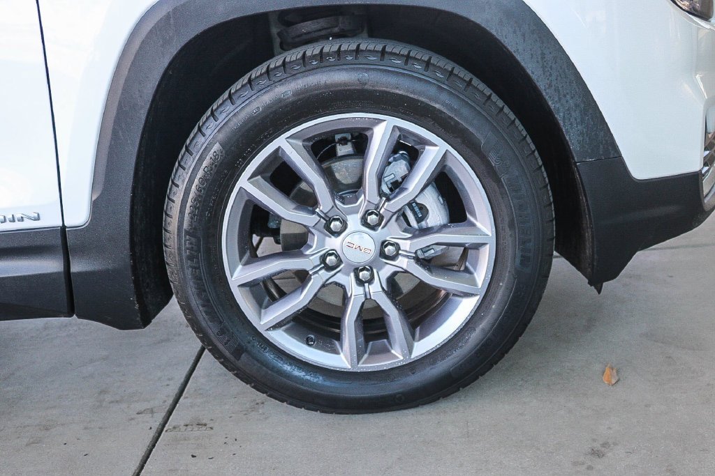 Used 2023 White GMC SLT image 11