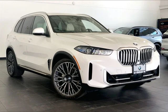 New 2026 Mineral White Metallic BMW sDrive40i image 2