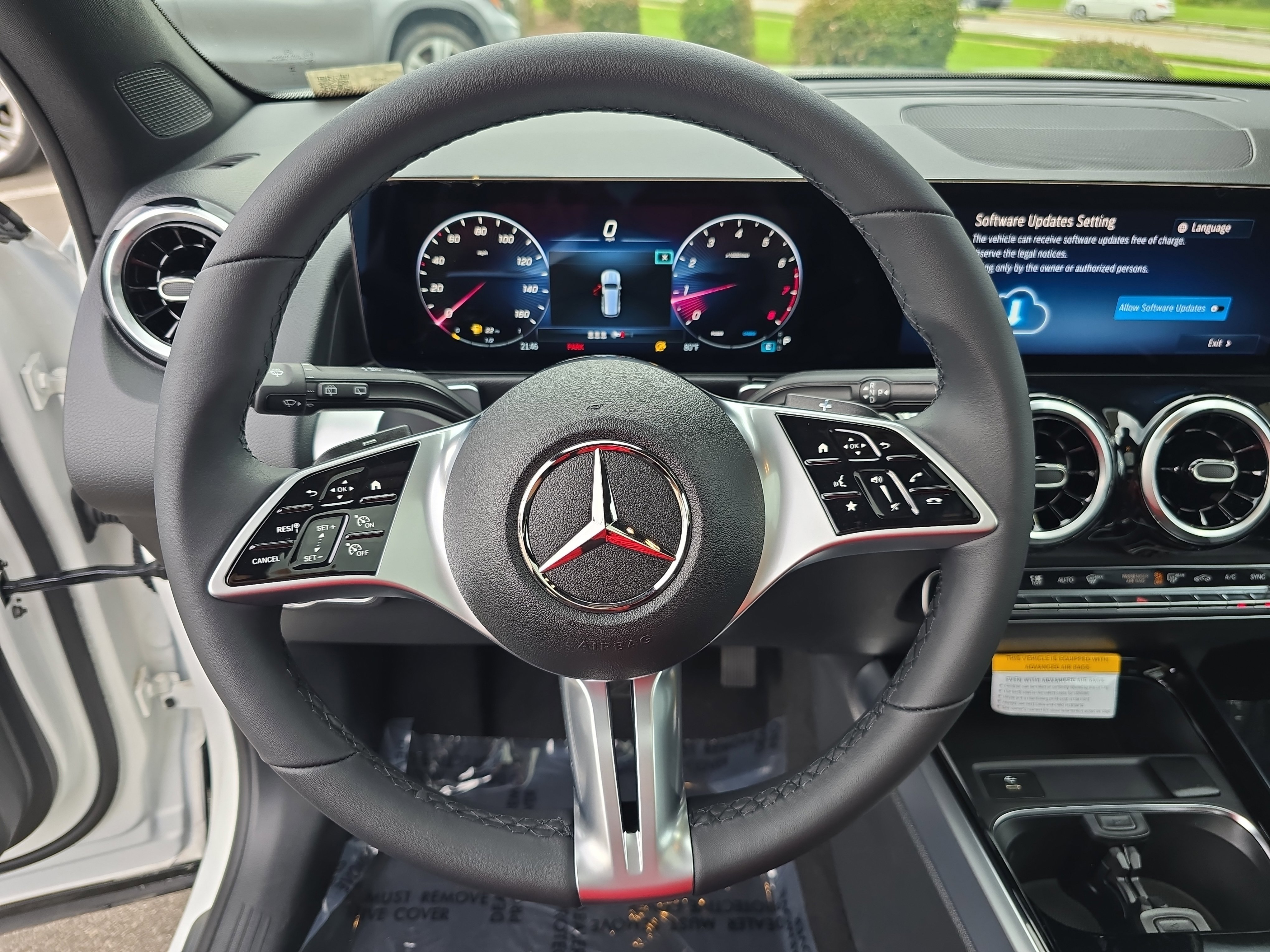 New 2025 Polar White Mercedes-Benz GLB250 image 18