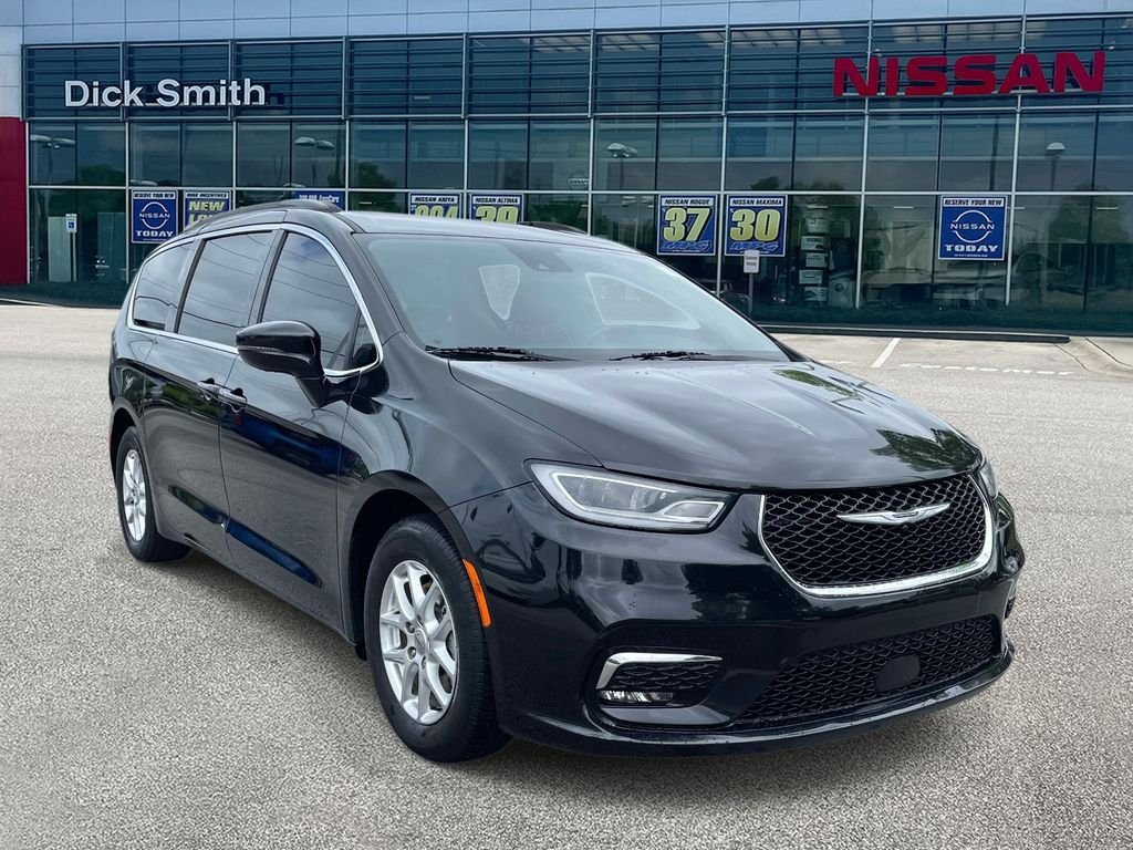2022 Chrysler Pacifica Touring L's photo