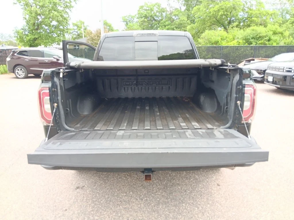 Used 2016 Onyx Black GMC Denali image 41