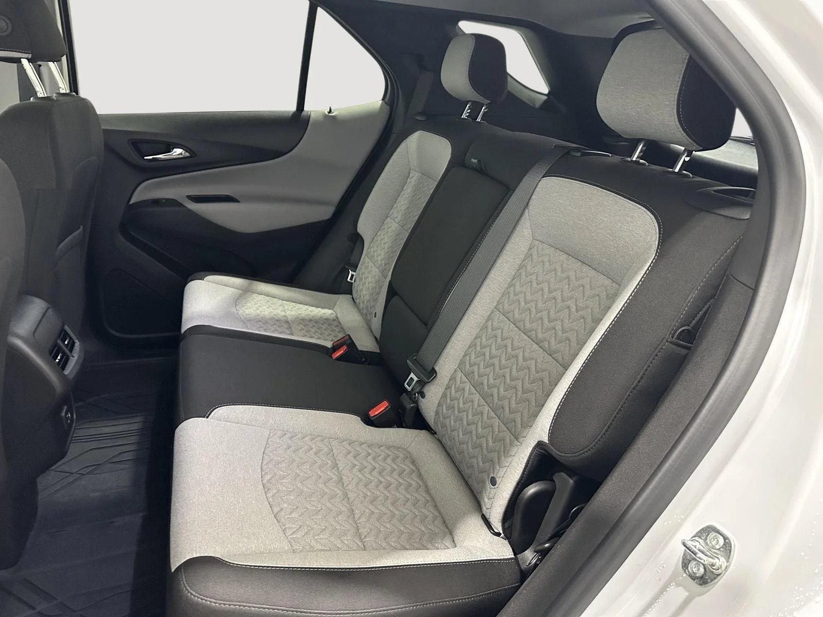 Used 2024 Summit White Chevrolet LT image 23