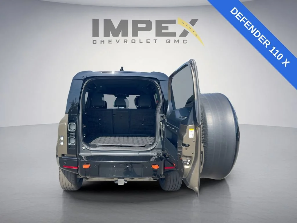 Used 2024  Land Rover X image 11