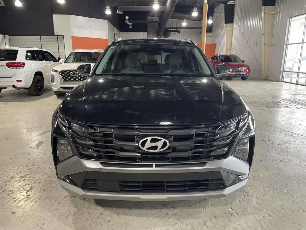 Used 2025 Black Hyundai SEL image 2
