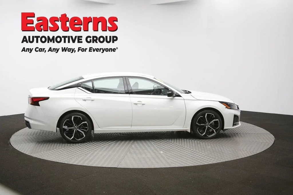 Used 2023 White Nissan 2.5 SR image 41