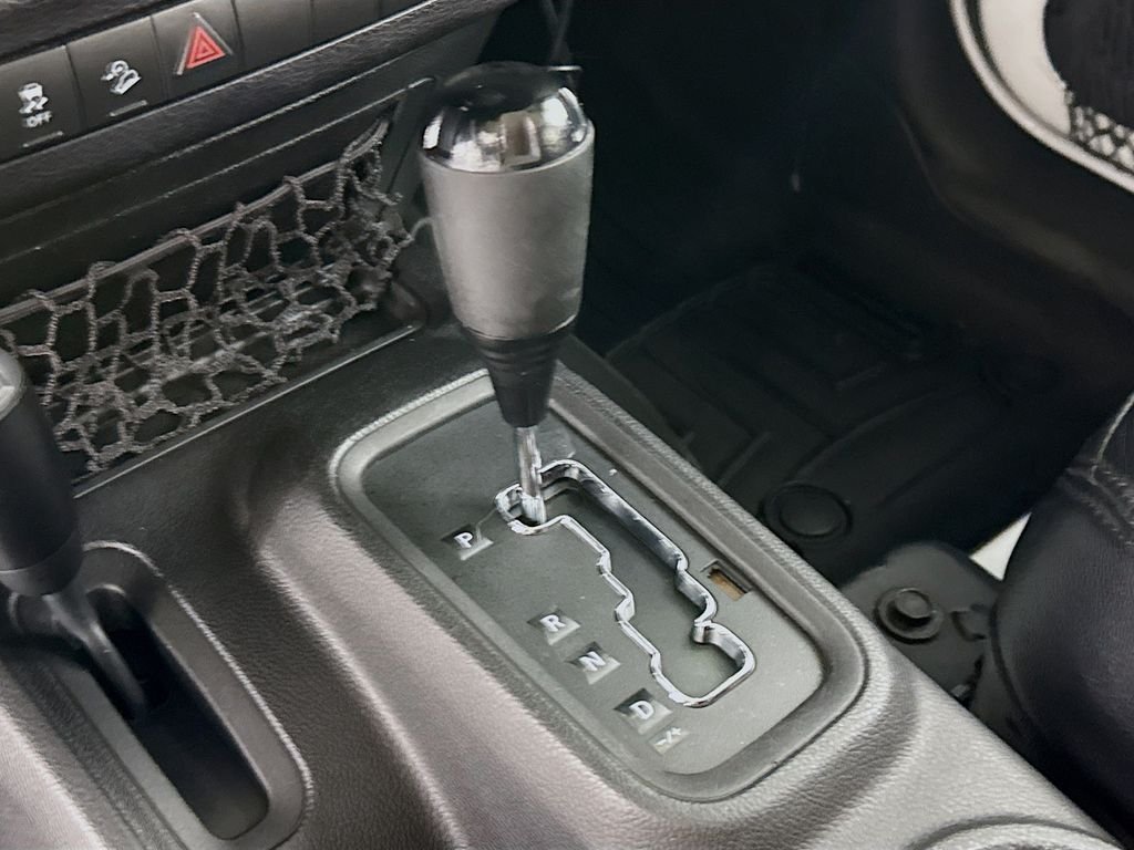 Used 2015 White Jeep Unlimited Sport image 15