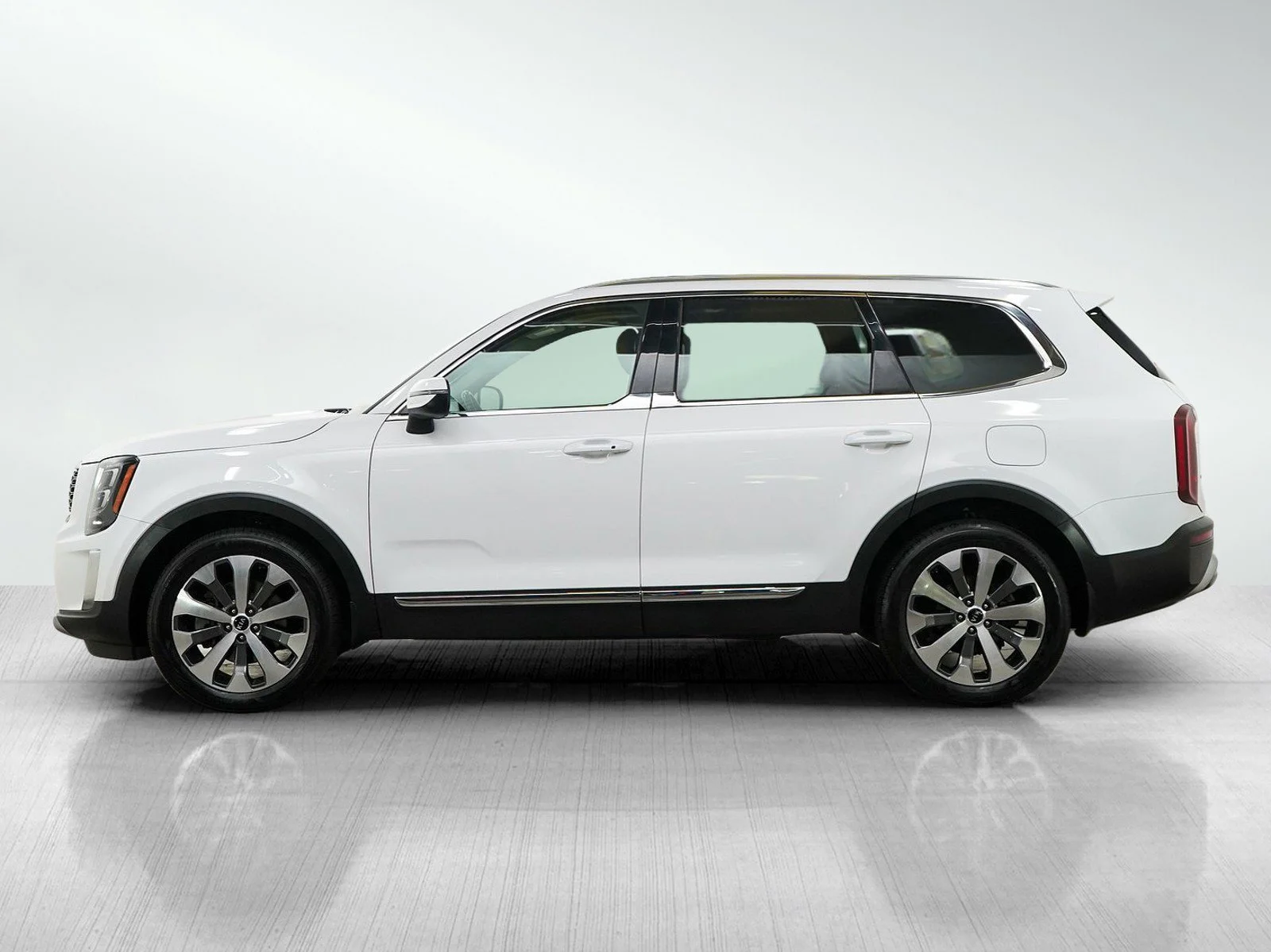 Used 2021 Kia Telluride EX with VIN 5XYP3DHC3MG120886 for sale in Burnsville, Minnesota