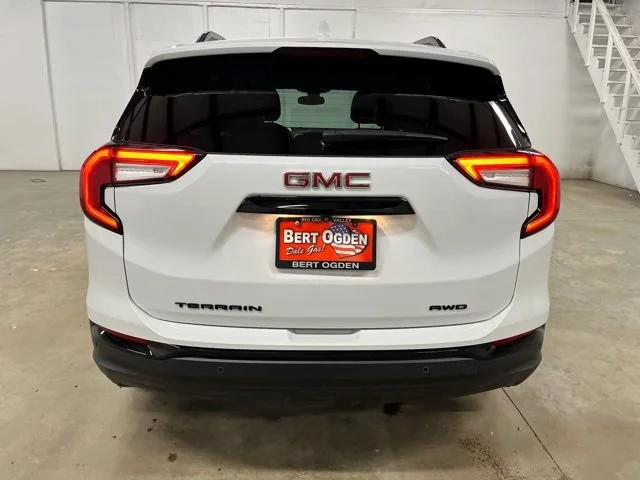 Used 2024 Summit White GMC SLT image 4
