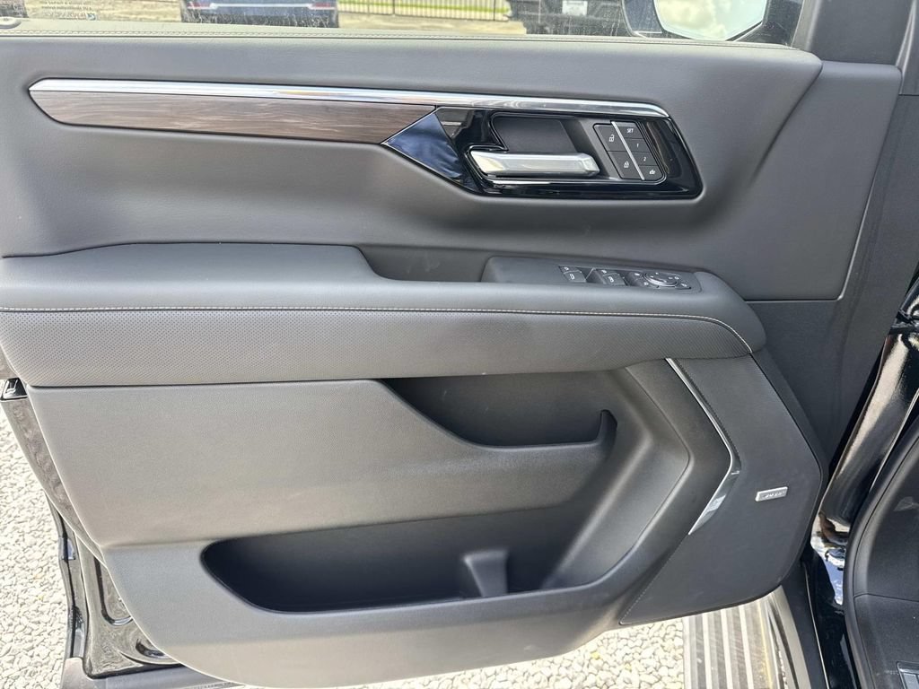 2026 Chevrolet Suburban Premier - Photo 21