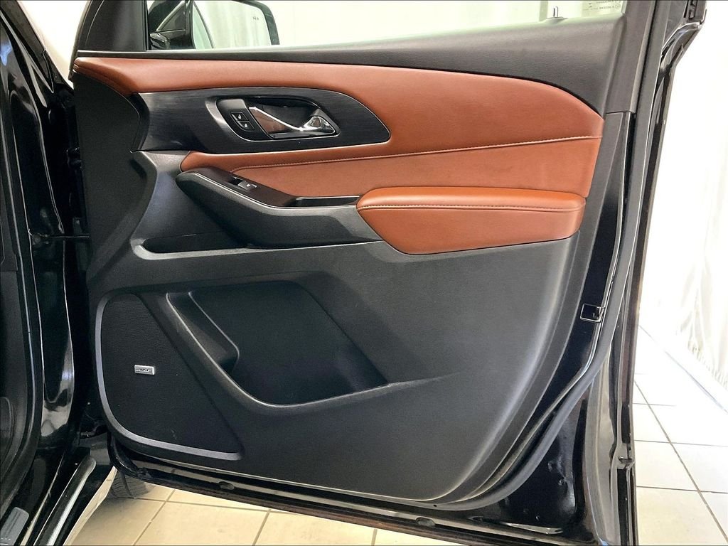 Used 2018 Mosaic Black Metallic Chevrolet High Country image 12
