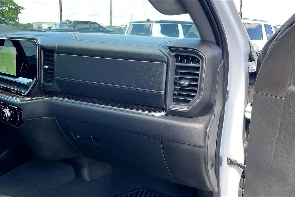 Used 2024 Summit White GMC SLE image 23