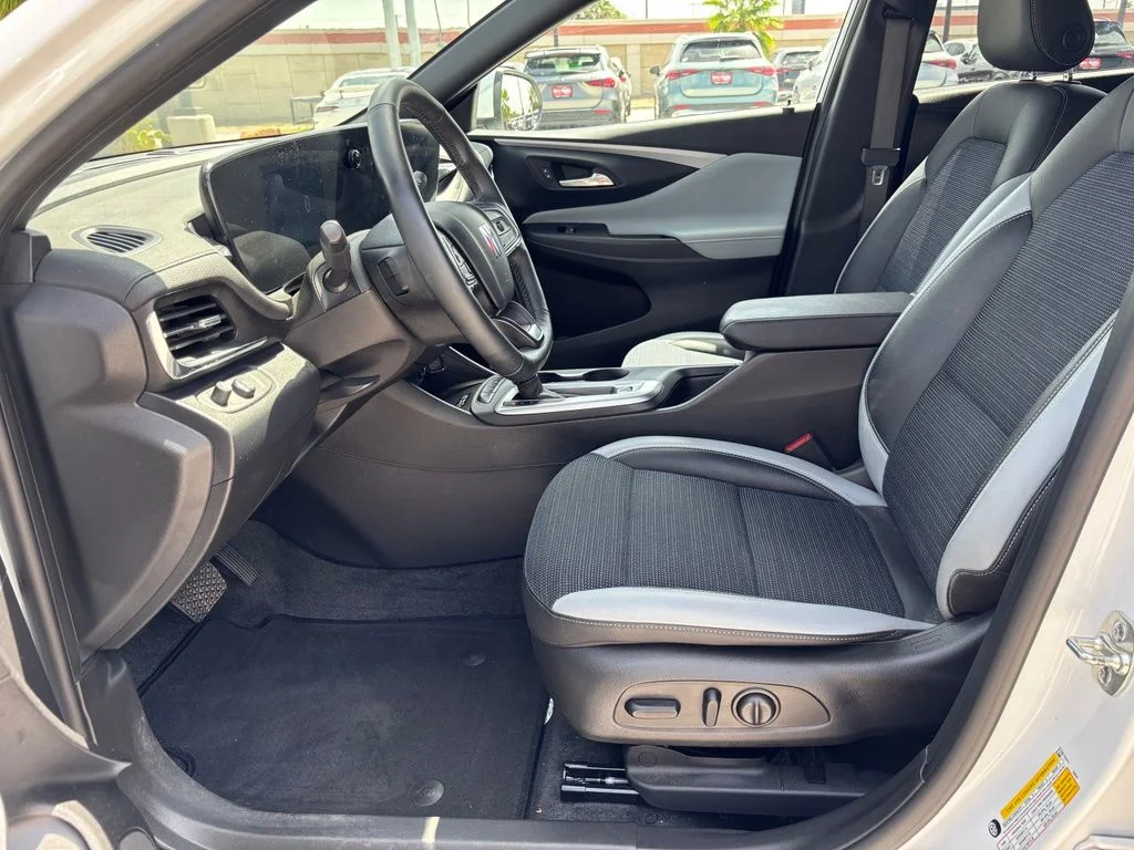Used 2025 White Buick Preferred image 10