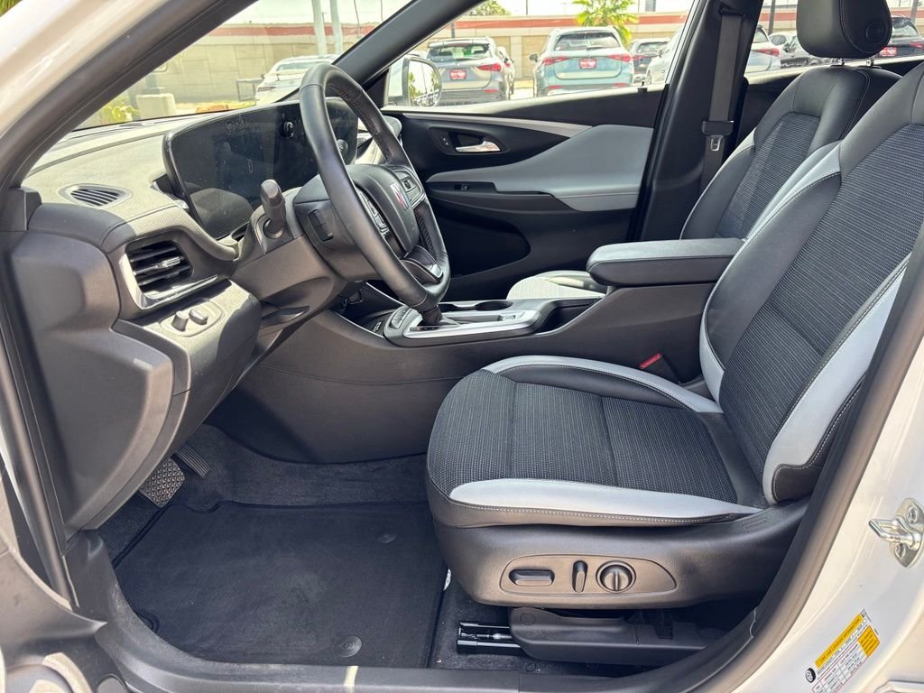 Used 2025 White Buick Preferred image 10