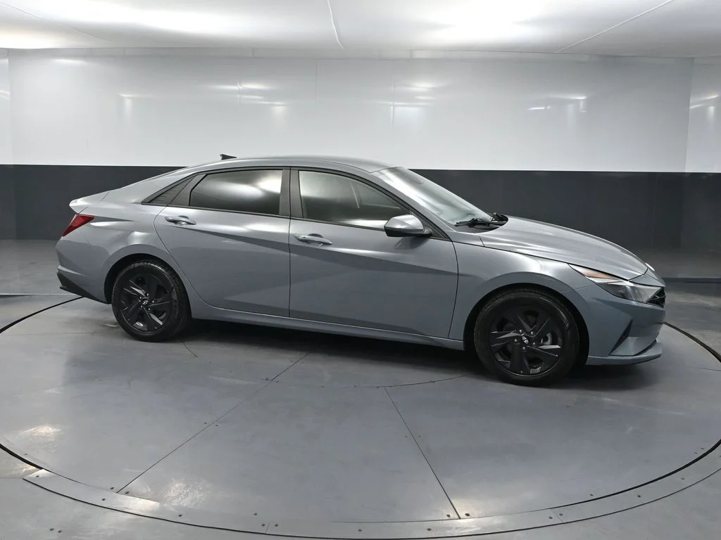 Used 2021 Gray Hyundai SEL image 4
