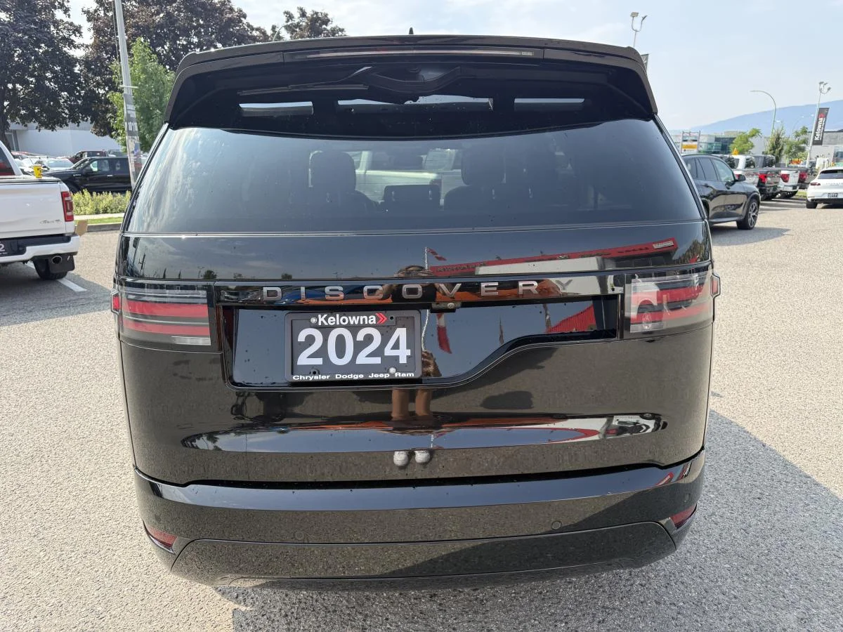 Used 2024 Black Land Rover Dynamic Se image 5