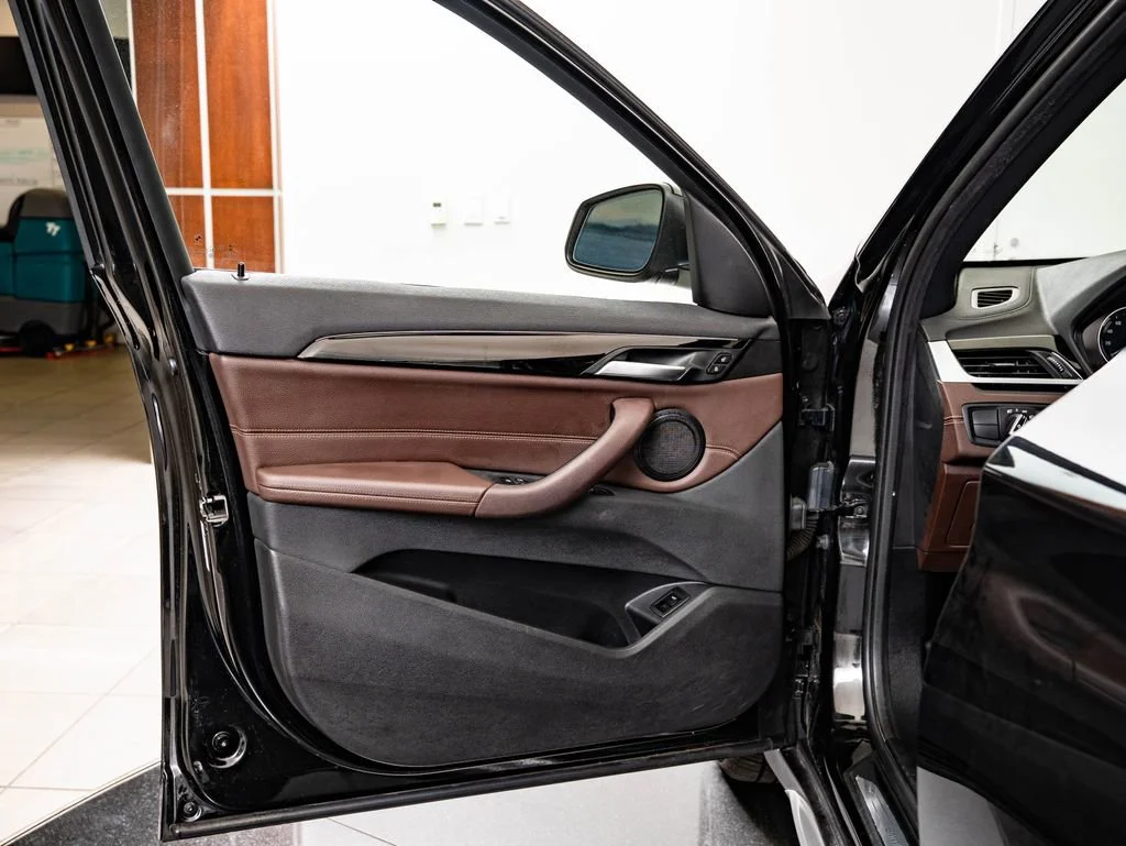 Used 2021 Black Sapphire Metallic BMW sDrive28i image 27