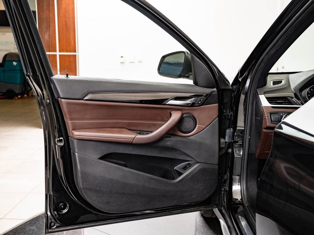 Used 2021 Black Sapphire Metallic BMW sDrive28i image 27