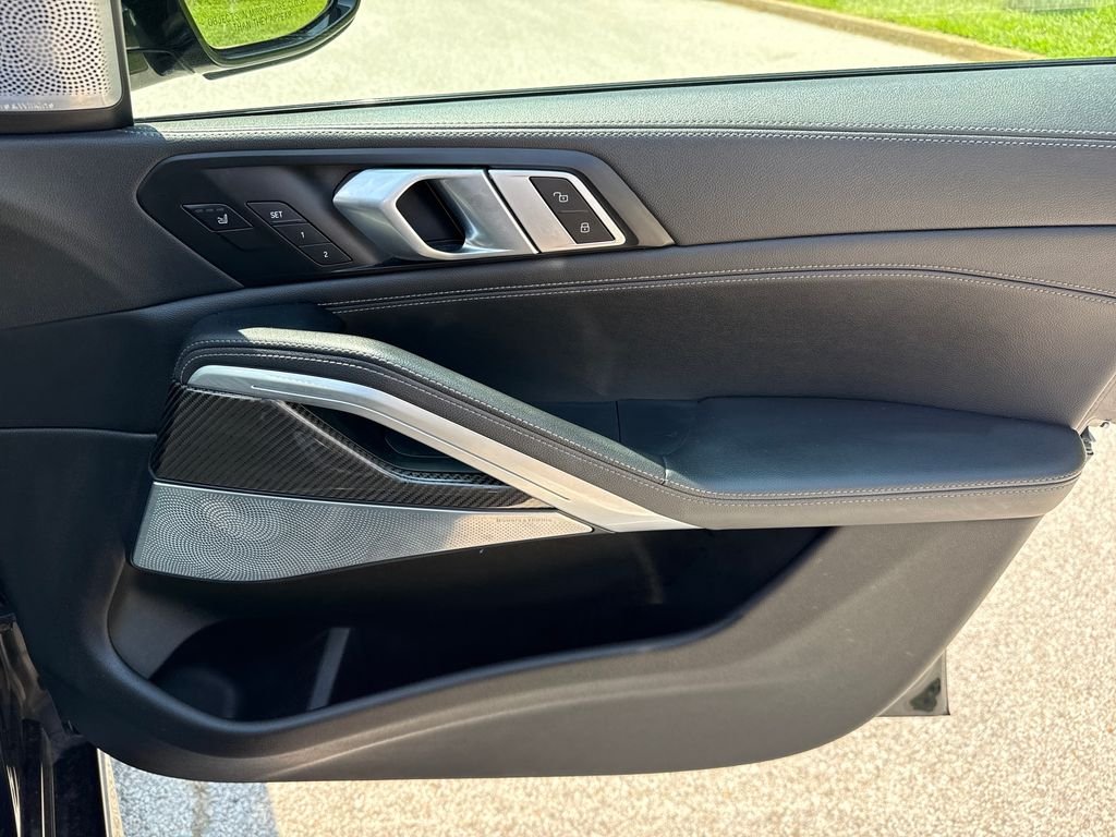 Used 2021 Black BMW M50i image 31
