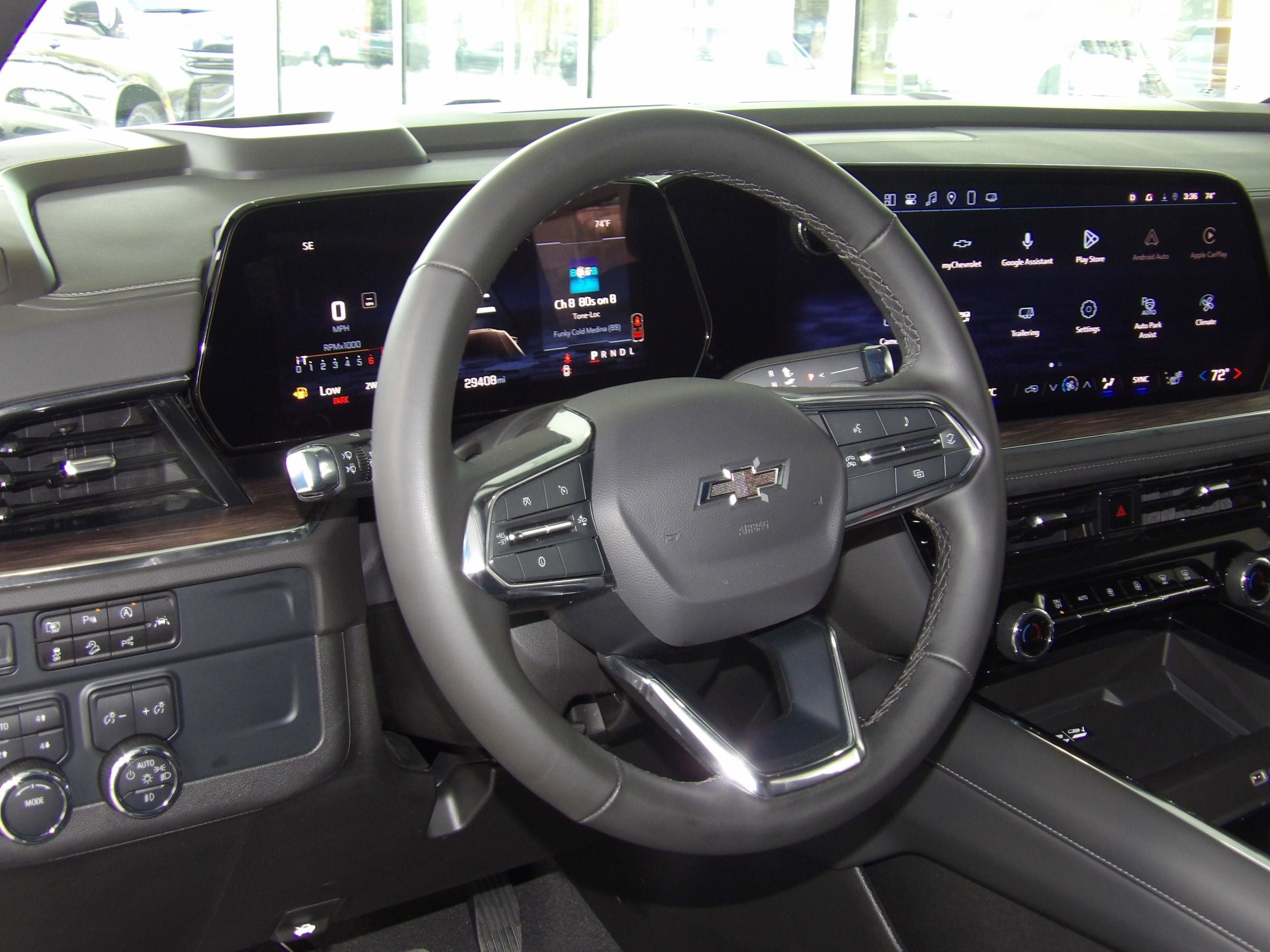 2025 Chevrolet Suburban Z71 - Photo 17