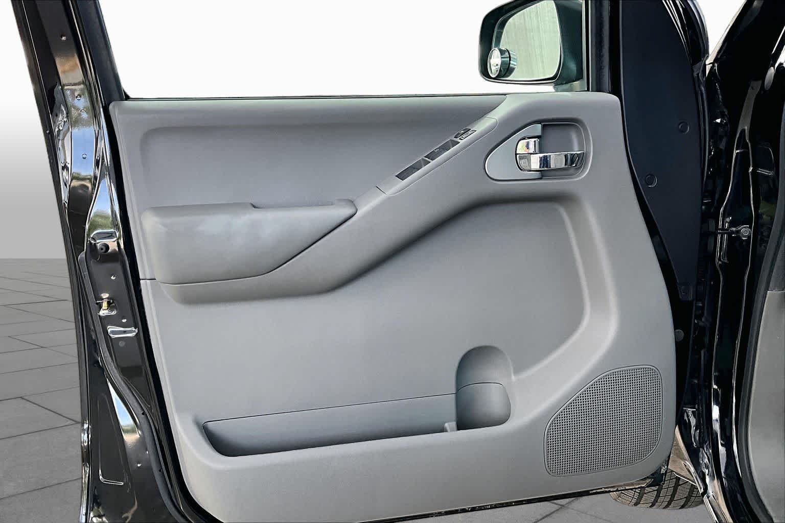 Used 2010 Super Black Nissan SE image 20