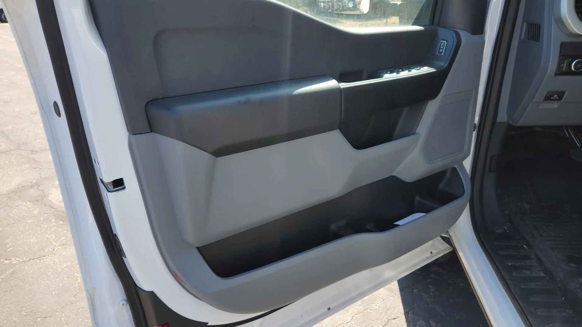 2025 Ford F-350 Super Duty XL - Photo 23