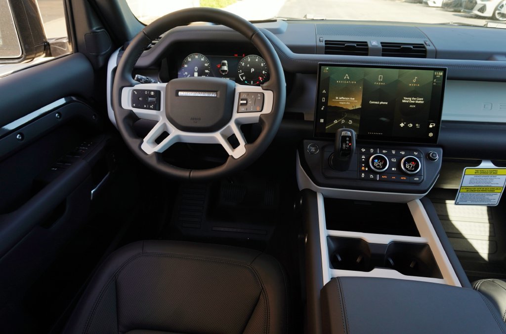 New 2026 Carpathian Grey Land Rover X-Dynamic SE image 16