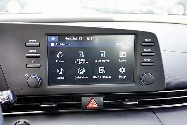 Used 2025 Gray Hyundai SEL Sport image 23