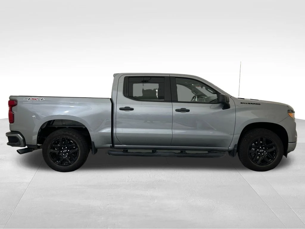 Used 2025 Gray Chevrolet Custom image 7