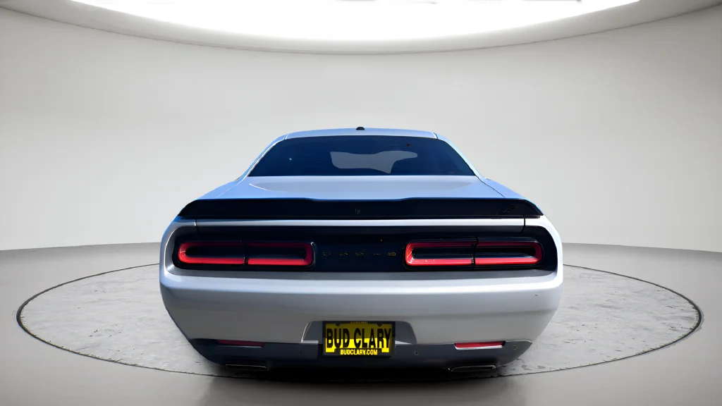 Used 2020 Silver Dodge SXT image 4